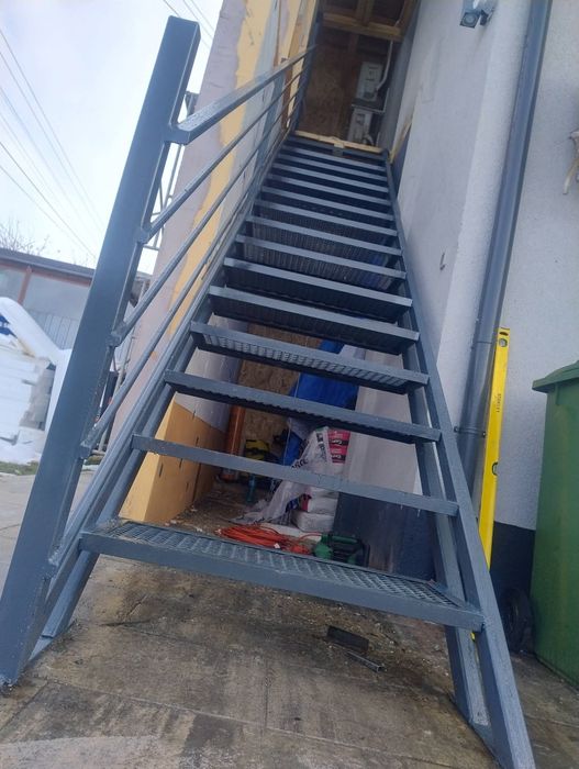 Scara exterioara fier