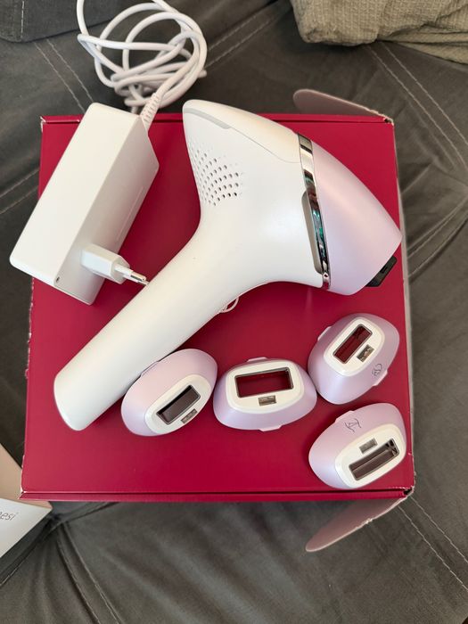 Фотоепилатор Philips Lumea 8000