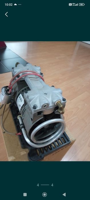 Продавам  стоматологичен компресор.Полирмашина.