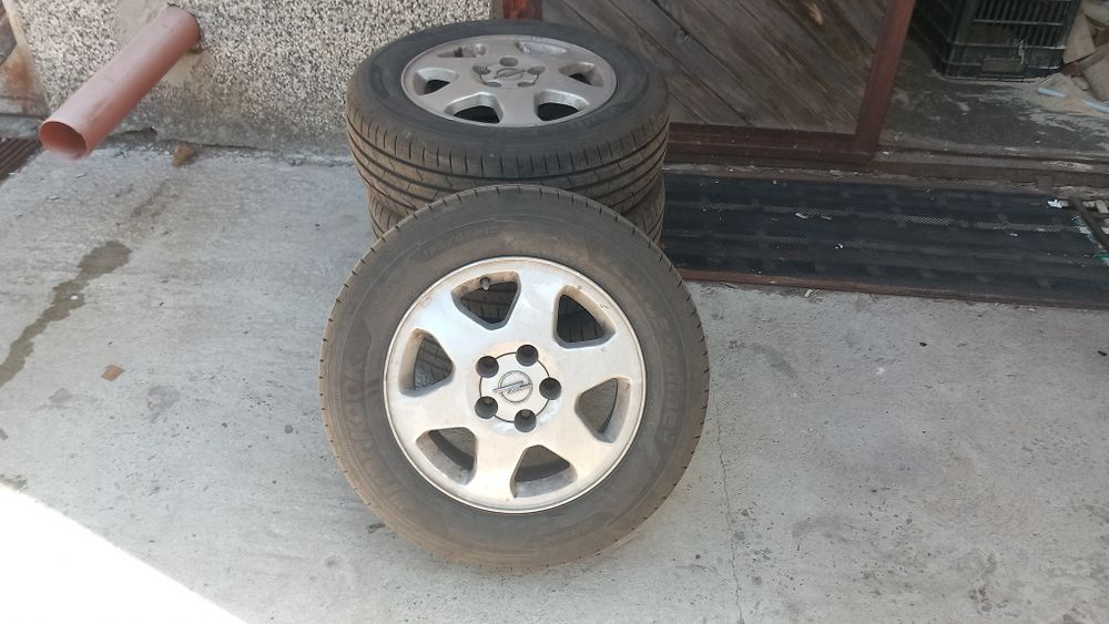 Джанти с гуми за опел зафира