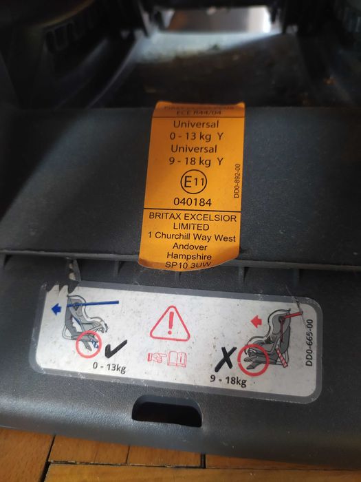 Столче за кола Britax с ПОДАРЪК електрически нагревател Canpol