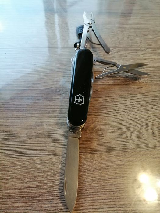 Victorinox Deluxe Tinker.