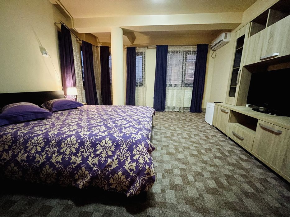 Inchiriez camera cu baie proprie UNTOLD 2000 lei