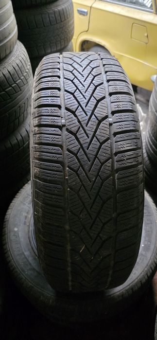 Гуми 4бр 215/65/16 - 1бр  - 79лв