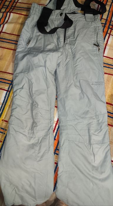 Продам горнолыжный костюм для девочки