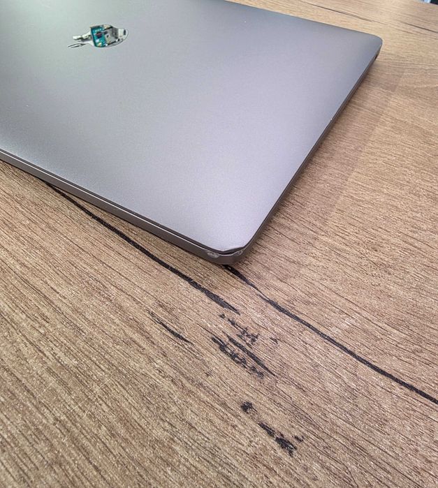 MacBook Pro 13 M1 16GB RAM 512GB SSD – 2020 – 84% baterie