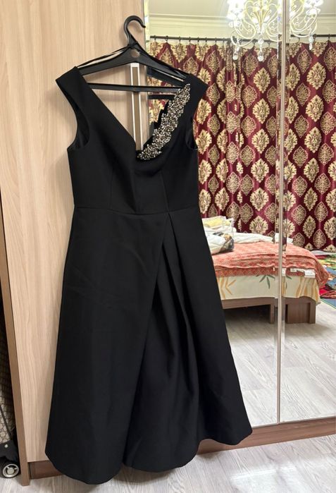 Продам платья EXQUISE