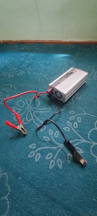 Invertor sotiladi 12 v dan 220 v