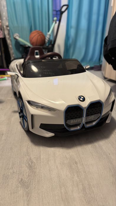 Акумулаторна кола BMW i4