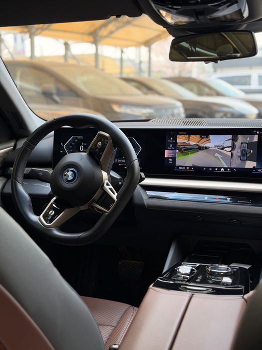 Bmw i5 35L full dop