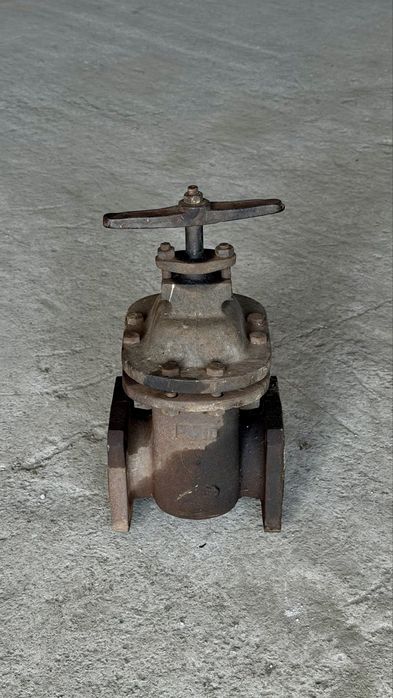 Задвижка, клапан чугунный. Вентиль