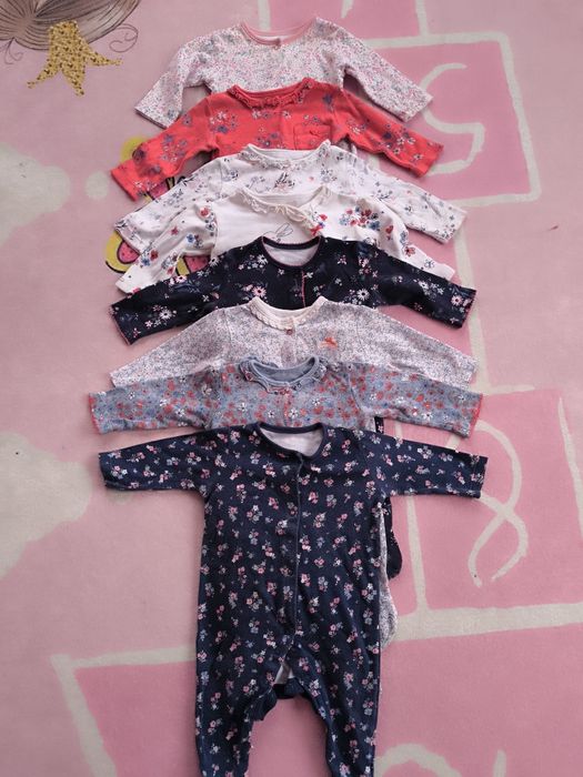 Лот от дрехи за момиче 6-9 месеца + лот играчки за момиче