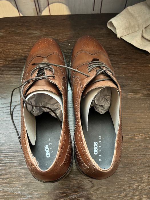 Продам новые туфли броги