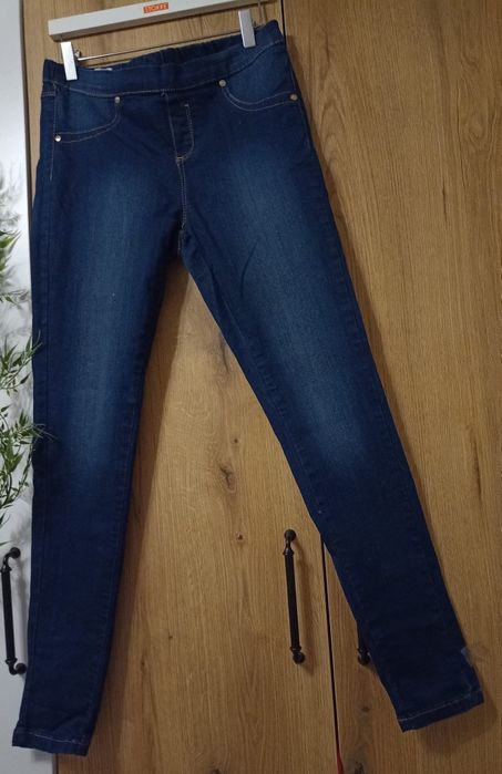 Blugi superbi C&A - reduceri la seturi