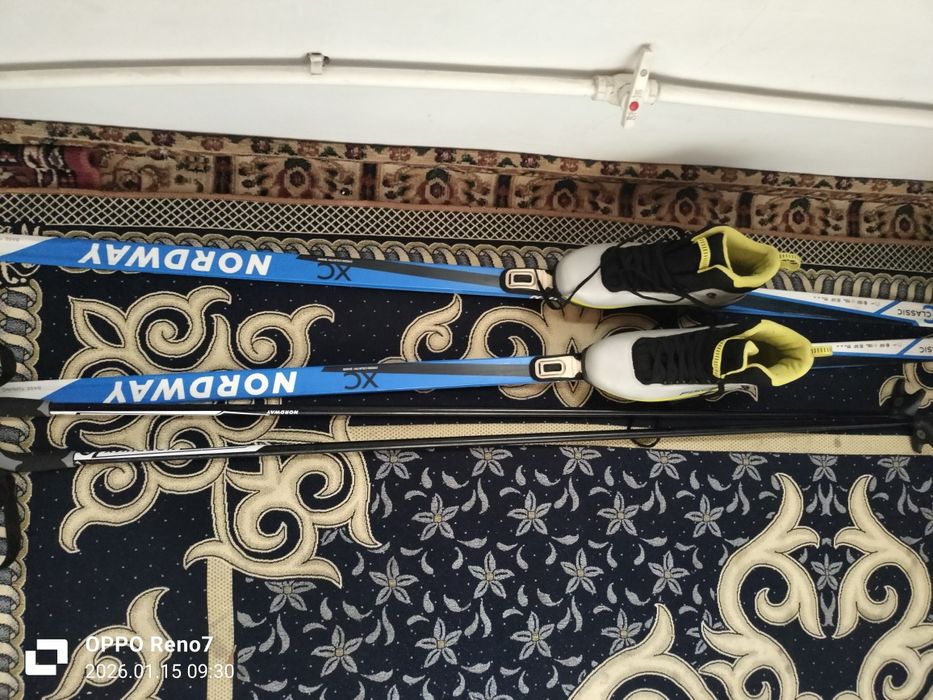 Продам комплект лыж с ботинками 43 размер