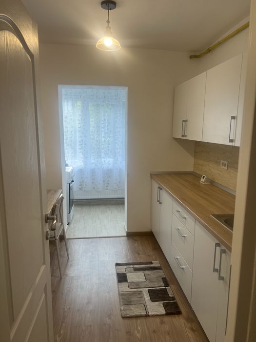 Inchiriez apartament 2 camere decomandat centru