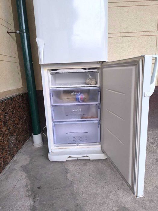 Холодильник Бирюса (2-камерный, высота 1.8 м) в отличном состоянии