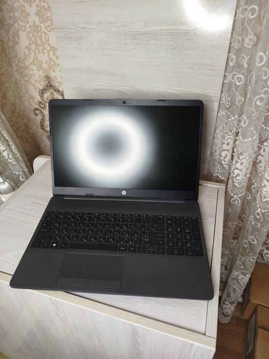 HP Laptop 250 G8 intel Core i3 1005 8/256SSD 15.6 в идеальном состояни