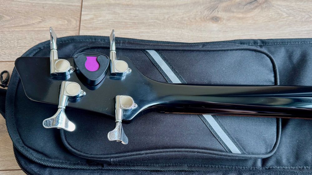 Бас китара Washburn T14 + калъф + комплект струни