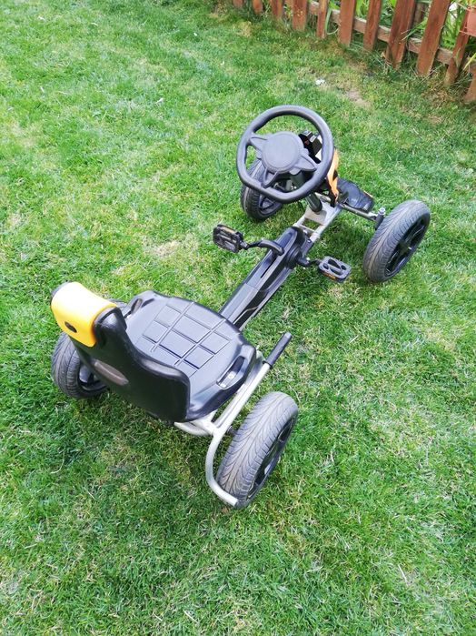 Голяма детска кола с оедали