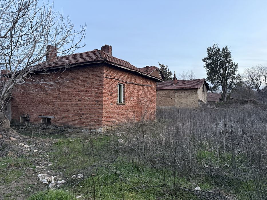 Къща в с.Дренов с голям двор