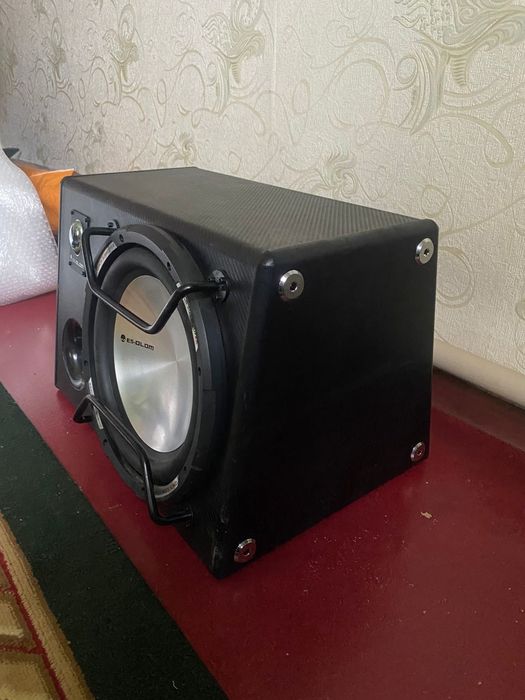 Сабуфер на авто.