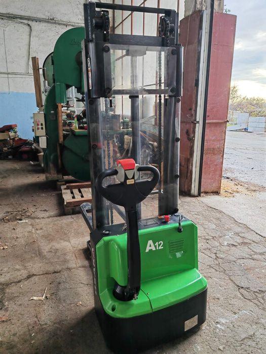 електрически стакер-Osaka