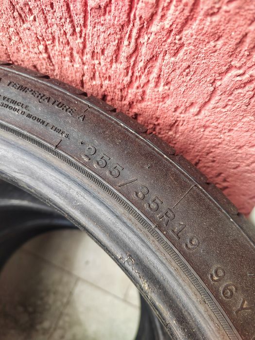 Гуми 235/35/R19 2 броя