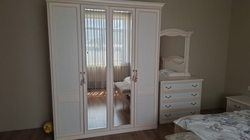 Продам спальные гарнитуры