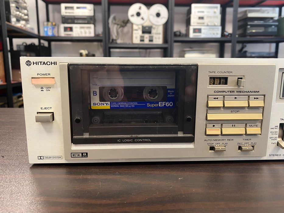 Касетен дек Hitachi