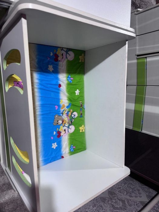 Продам детский кроват с тумбочкой