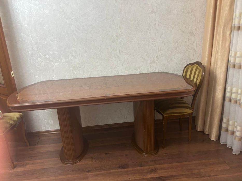 Стол для гостиной