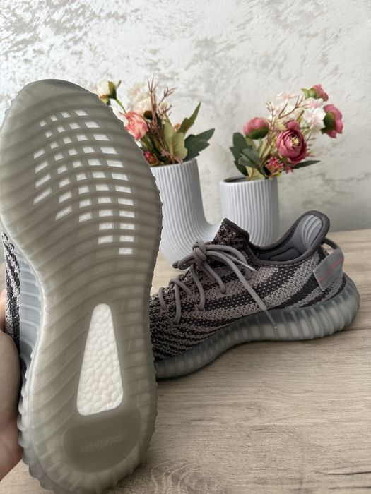 Adidas Yeezy Boost 350 V2 Beluga 2.0   41 1/3