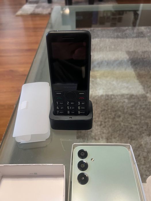 Телефон Samsung 16A чисто нов