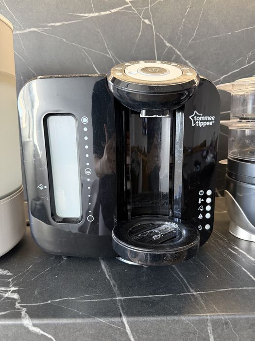 Aparat pentru prepararea laptelui Tommee Tippee si Robot Nutribaby