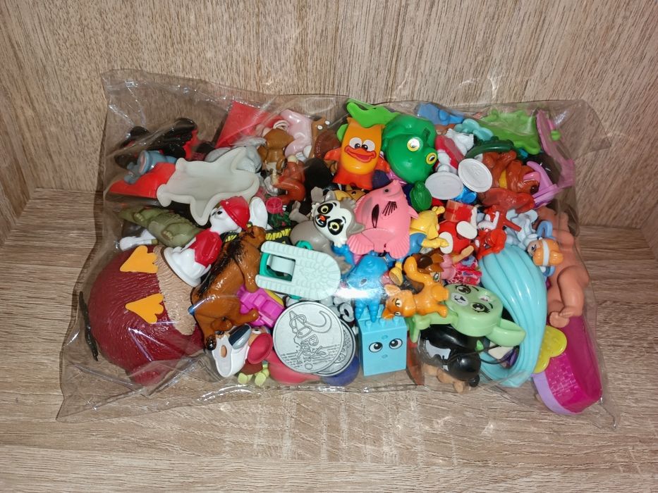 Играчки от шоколадови яйца, карти, магнити, скокльовци, Хари Потър