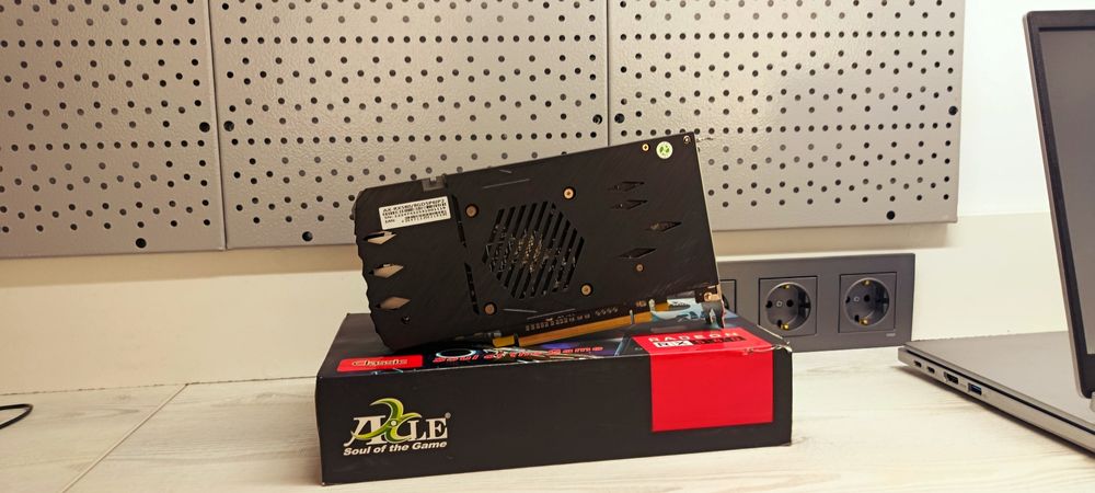 Продаю Видеокарту Rx580 на 8Gb 2048sp в хорошем состоя ний