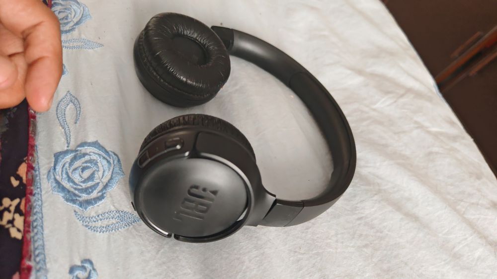 Продам Наушники JBL
