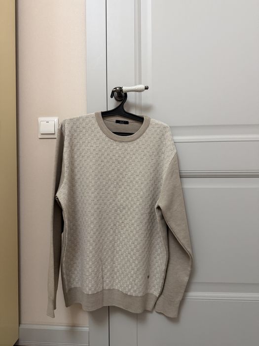 Кофты продаю светлые