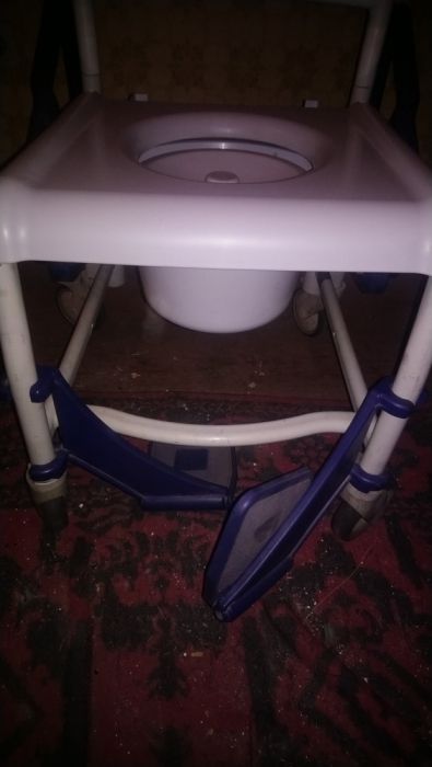 КомбиниранТОАЛЕТЕН СТОЛ REBOTEC-колела- баня/тоалетна.ОтличноСъстояние