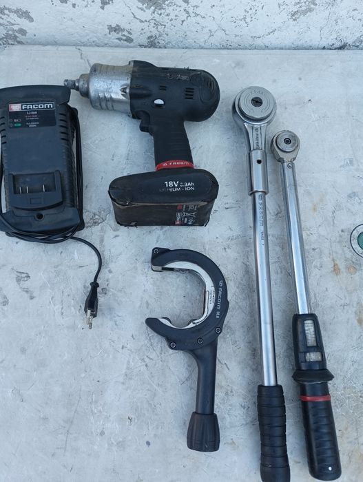 Инструменти facom