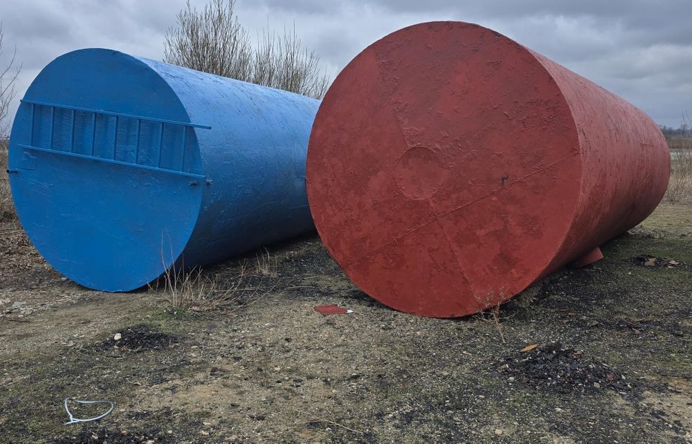 Vindem bazine de metal