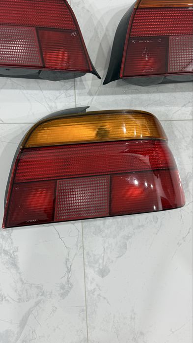 Продам задние стопы на бмв Е39 Е38