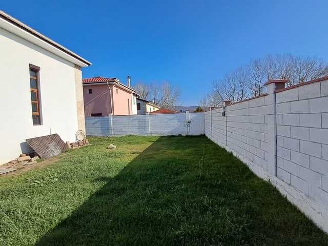 Продава нова 2 етажна къща с планинска гледка и Акт16, 13км до СлБряг