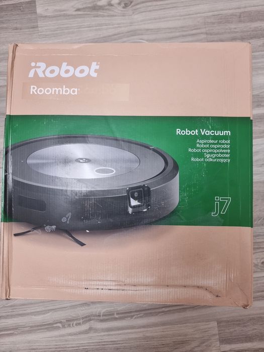 Robot roomba vacuum j7