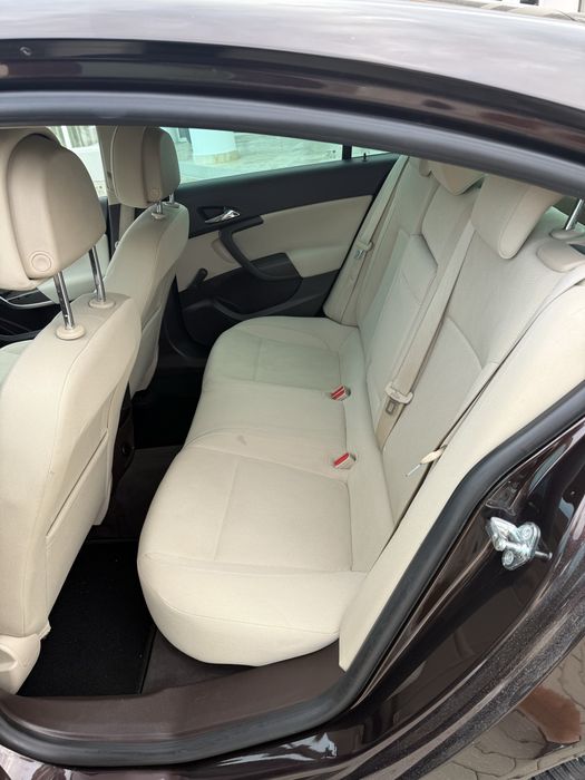 Opel Insignia  2.0 D. Manual
