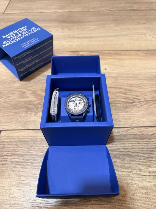 Omega x Swatch snoopy