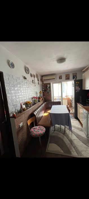 INCHIRIEZ 3 CAMERE Dna Ghica . Plumbuita