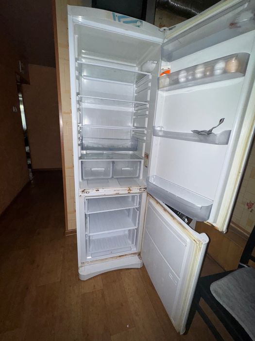 Продам нерабочий холодильник