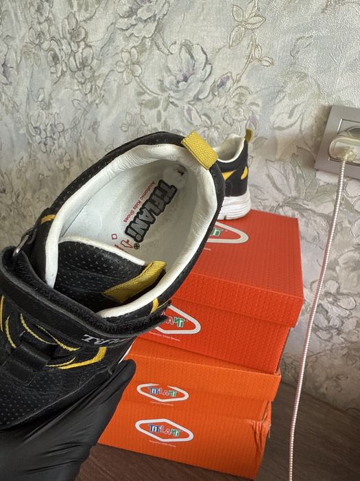 Продам кросовки Tiflani оригинал